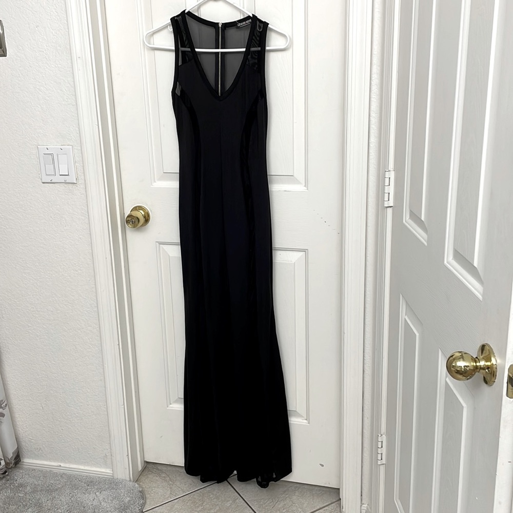 Black women fashion-nova dress, size small.
